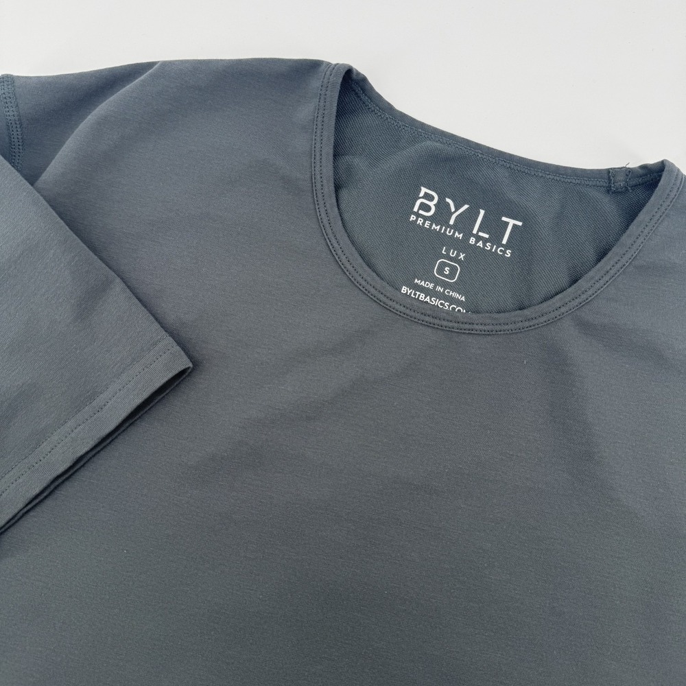 BYLT Premium Basics Shirt Mens Small Olive LUX Drop-Cut Curved Hem Stretch Tee